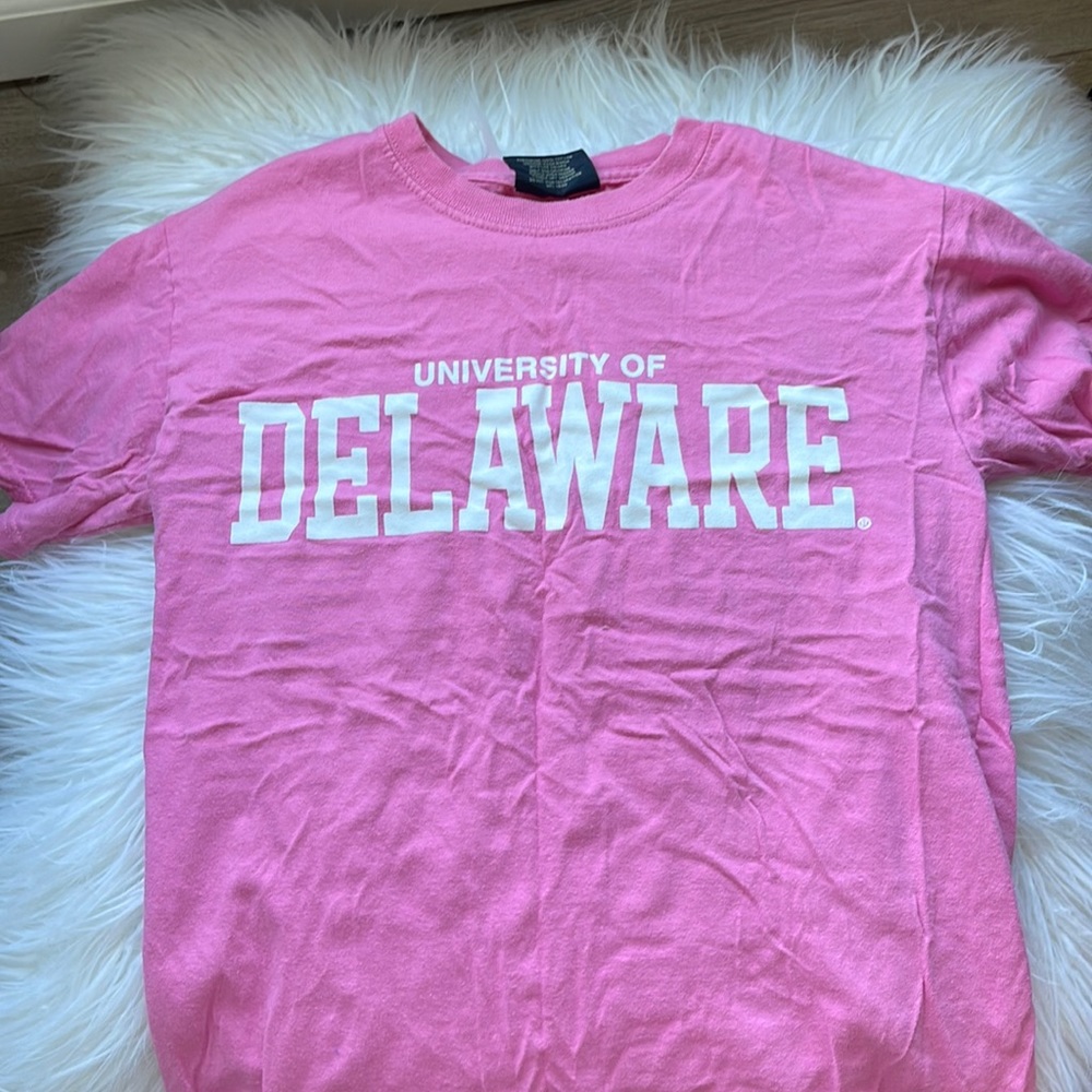 University of Delaware pink t shirt